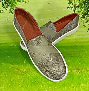 Baretraps Gold Bizzy Flat Slip On